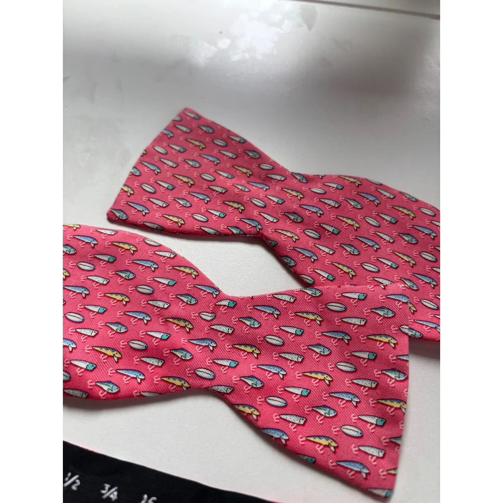 Vineyard Vines Pink Fishing Lure Silk Self‎ Tie Bow Tie Adjustable USA